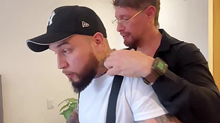 Macho colombiano de Traje me rega&ntilde;a por only slightly obedecerle